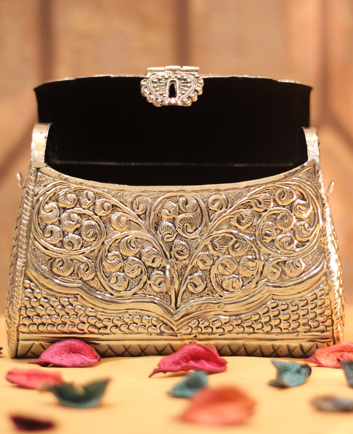 Silver Vintage Chic Clutch Bag