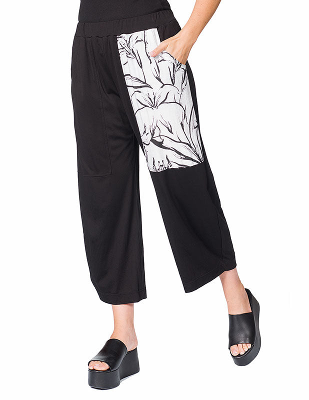 Pantalón ancho con estampado negro de Minkas