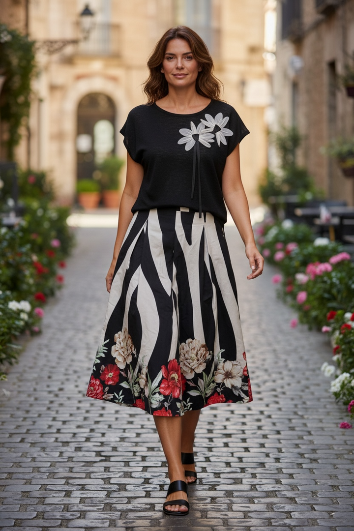 Black and White Daisy Appliqué Top - by Spanner