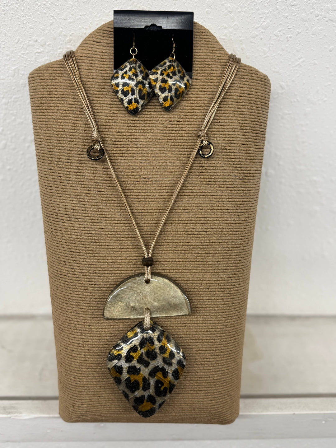 Leopard Resin and Capiz Shell Necklace and Earring Set